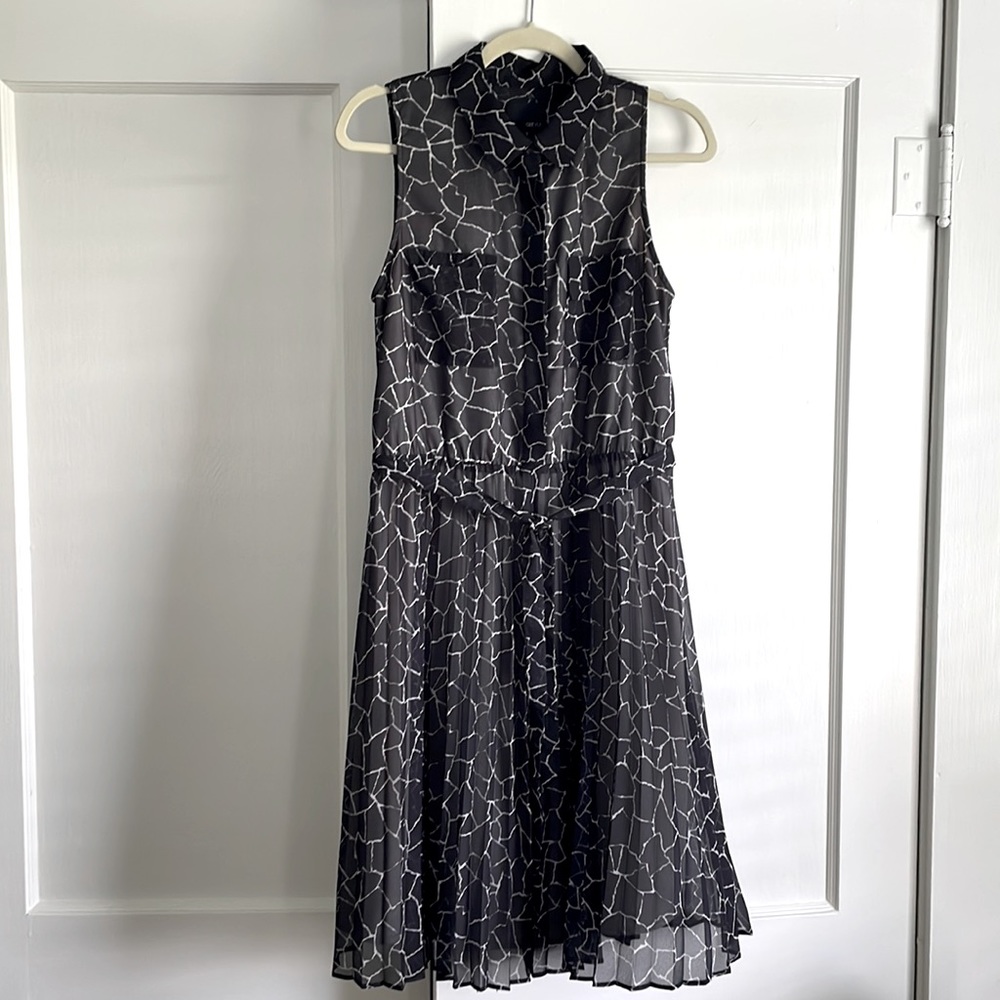 Greylin small sleeveless black and white patterned dress with pleated skirt